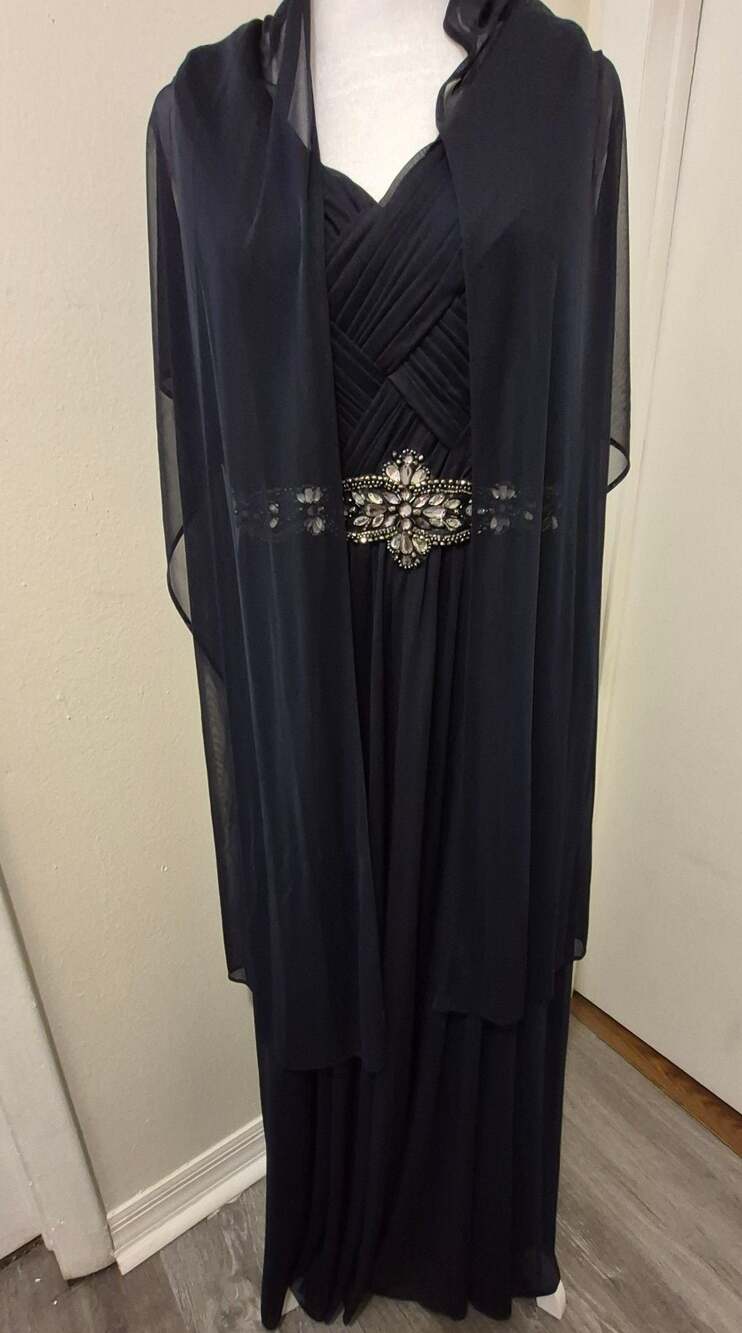Jessica Howard Women's Sleeveless Ruched Chiffon Maxi Gown with Jeweled Waist